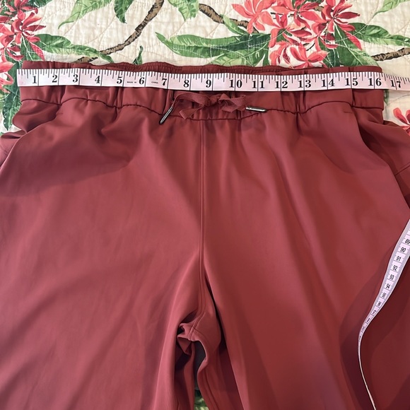 Lululemon On The Fly 7/8 Pant Size 10 EUC - Picture 5 of 9